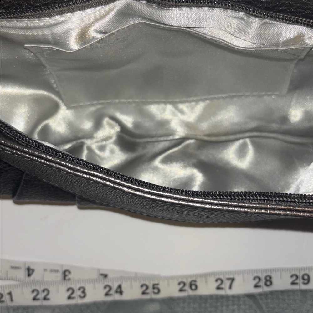 SILVER CLUTCH FAUX LEATHER RHINESTONE DESIGN 2 SNAP CLOSURE
ZIP POCKET OUTSIDE - Picture 8 of 11